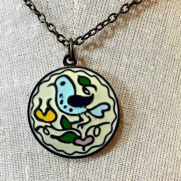 Enamel bird circle  pendant necklace - Picture 1 of 9